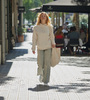 A_wu33b_inspire-hooded_off-white_on-her_01